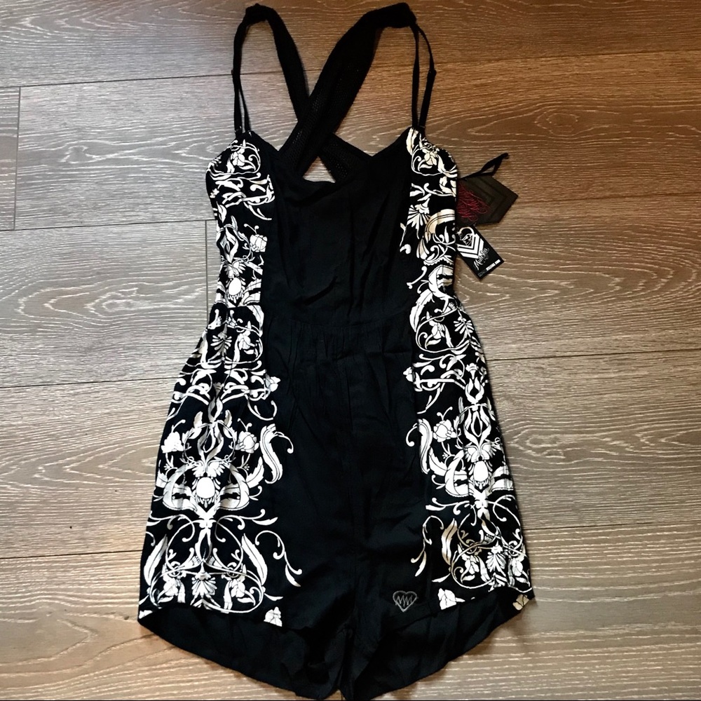 Metal Mulisha 🎀 romper! Size small! NWT
